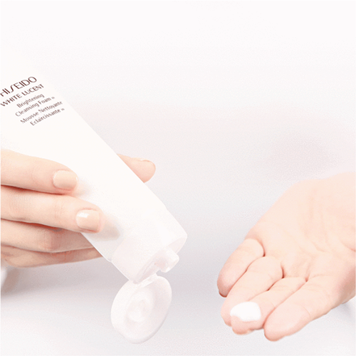 SHISEIDO - WHITE LUCENT BRIGHTENING CLEANSING FOAM - MyVaniteeCase